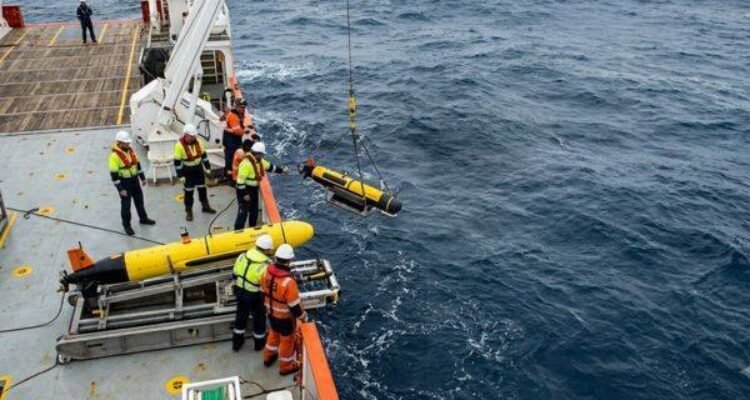 Kapal Ocean Infinity melakukan pencarian MH370 di Samudra Hindia